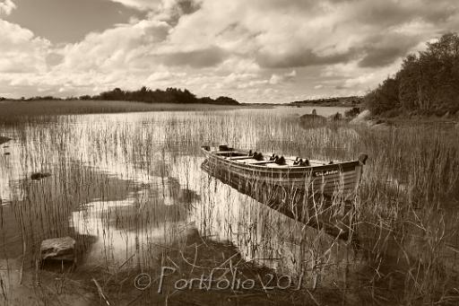 Connemara boat bw.jpg